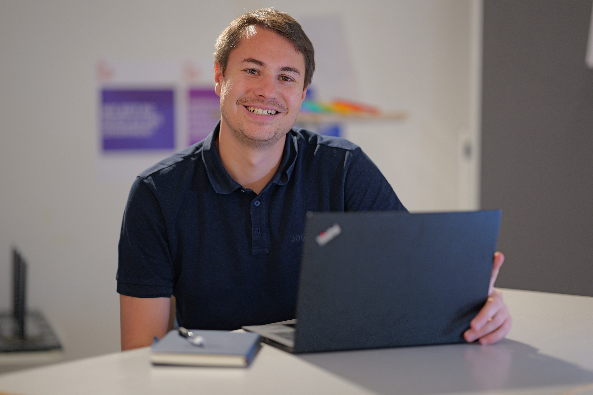 Markus Müller am Arbeitsplatz